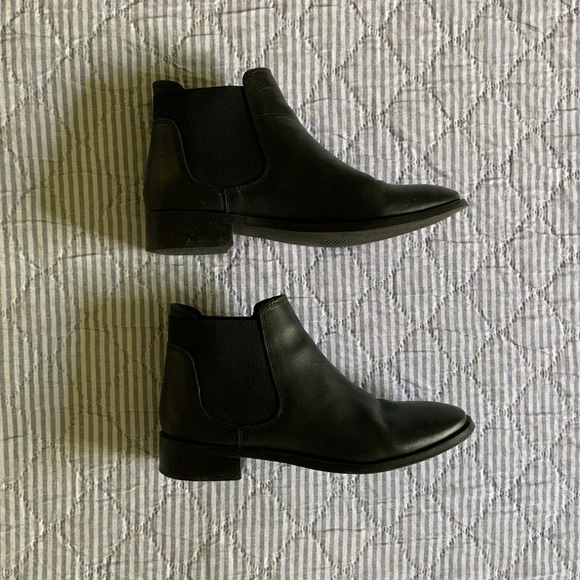 Topshop Classic Chelsea Boot - Picture 3 of 5